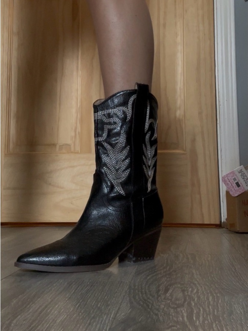 Women's Black Western Embroidered Mid-Calf Heeled Boot